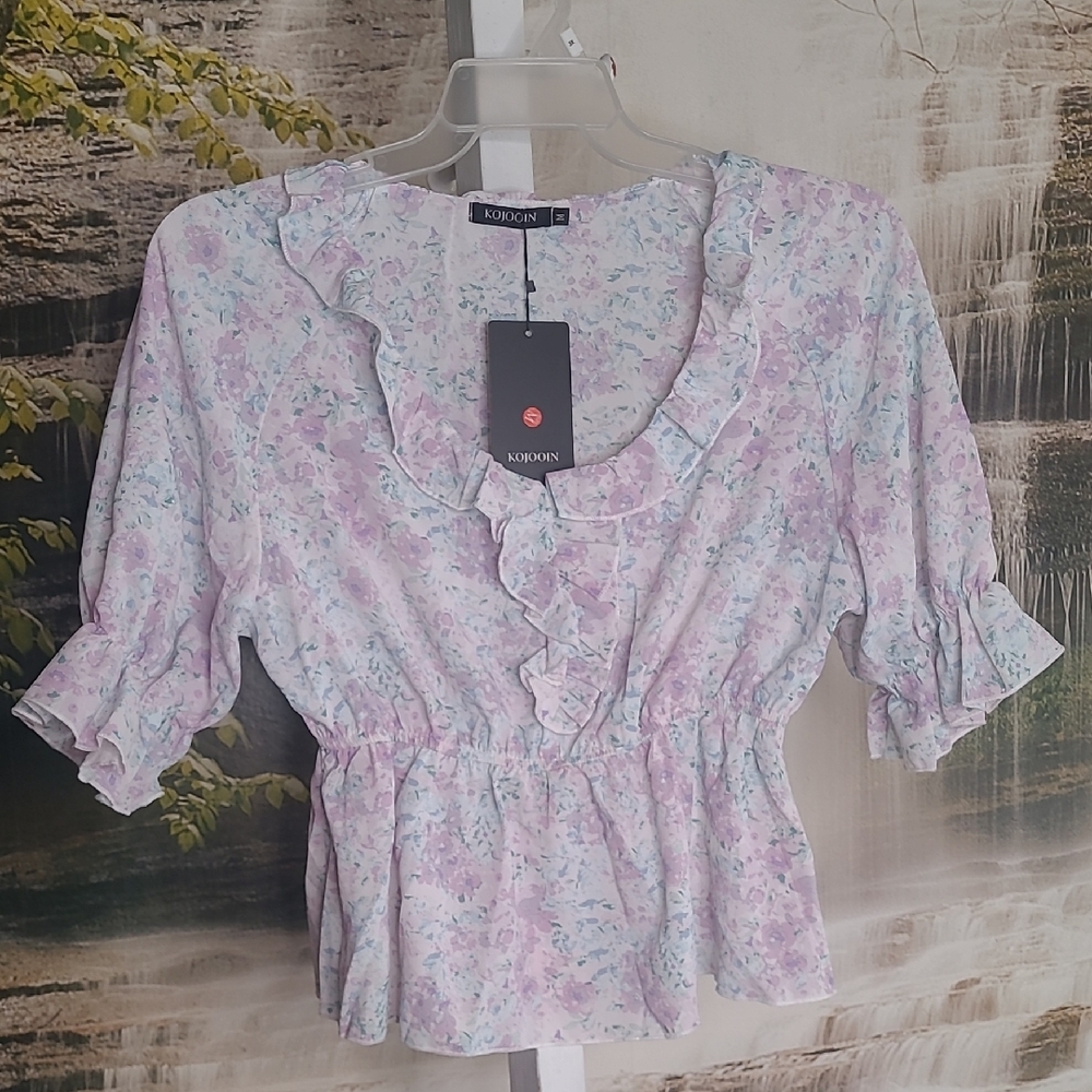 New with tags! Kojooin Womens Medium babydoll pastel lantern sleeve blouse